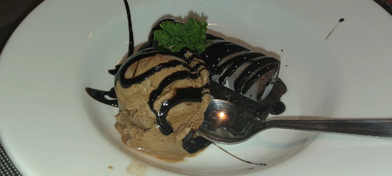 Universal Cafe in Salem - Salem Ads